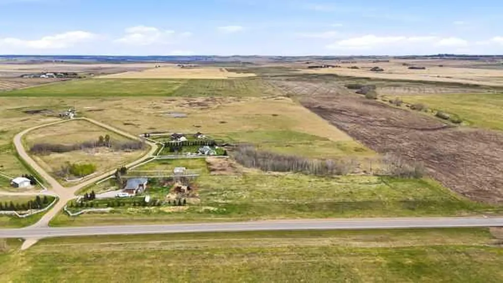 Twp 264056 Highway 27 Rural Kneehill County AB T0M 2B0