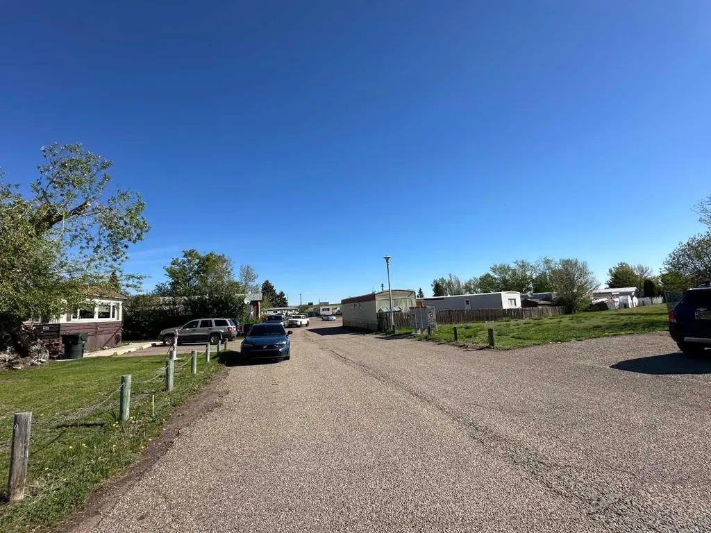 295 Fleet Street SW Medicine Hat AB T1A7Z4