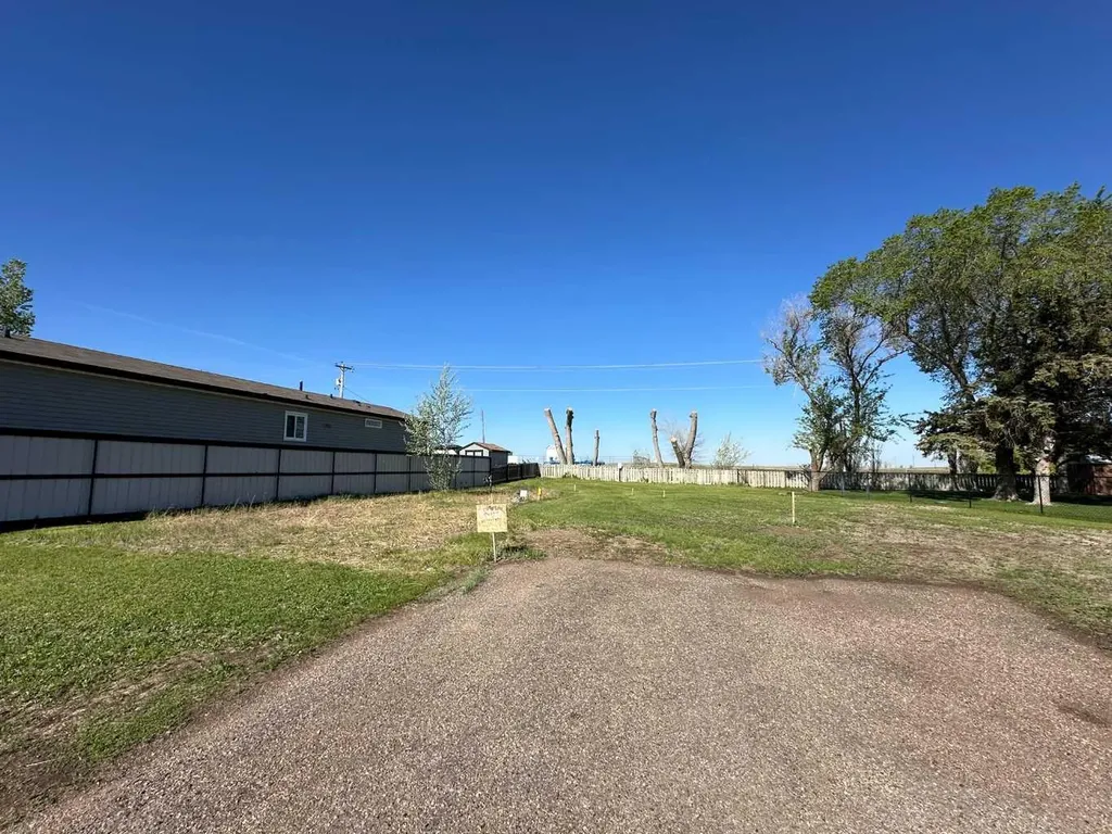 295 Fleet Street SW Medicine Hat AB T1A7Z4