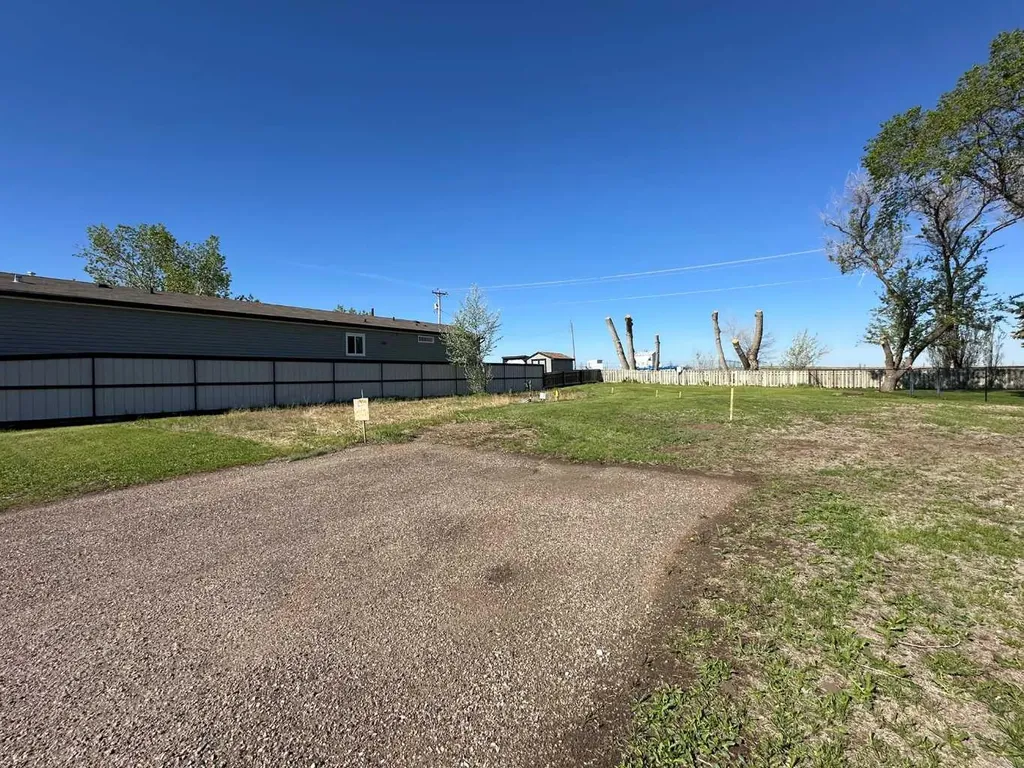 295 Fleet Street SW Medicine Hat AB T1A7Z4