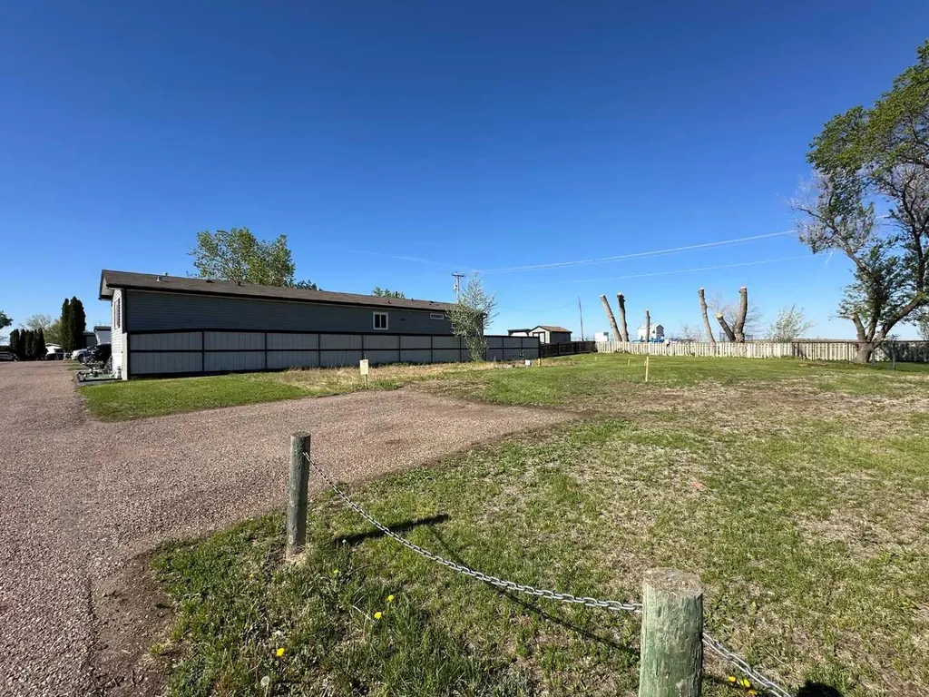 295 Fleet Street SW Medicine Hat AB T1A7Z4