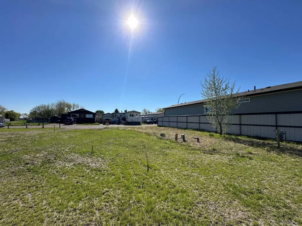 295 Fleet Street SW Medicine Hat AB T1A7Z4