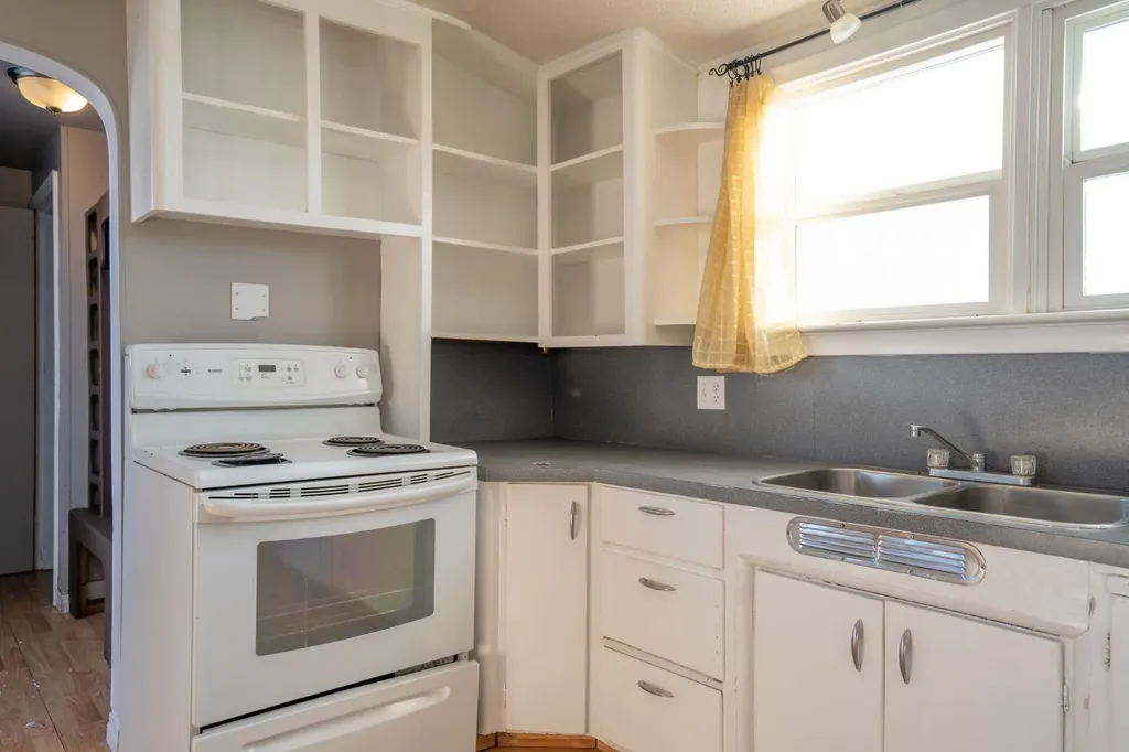 140 1st Street Edberg AB T0B 1B0