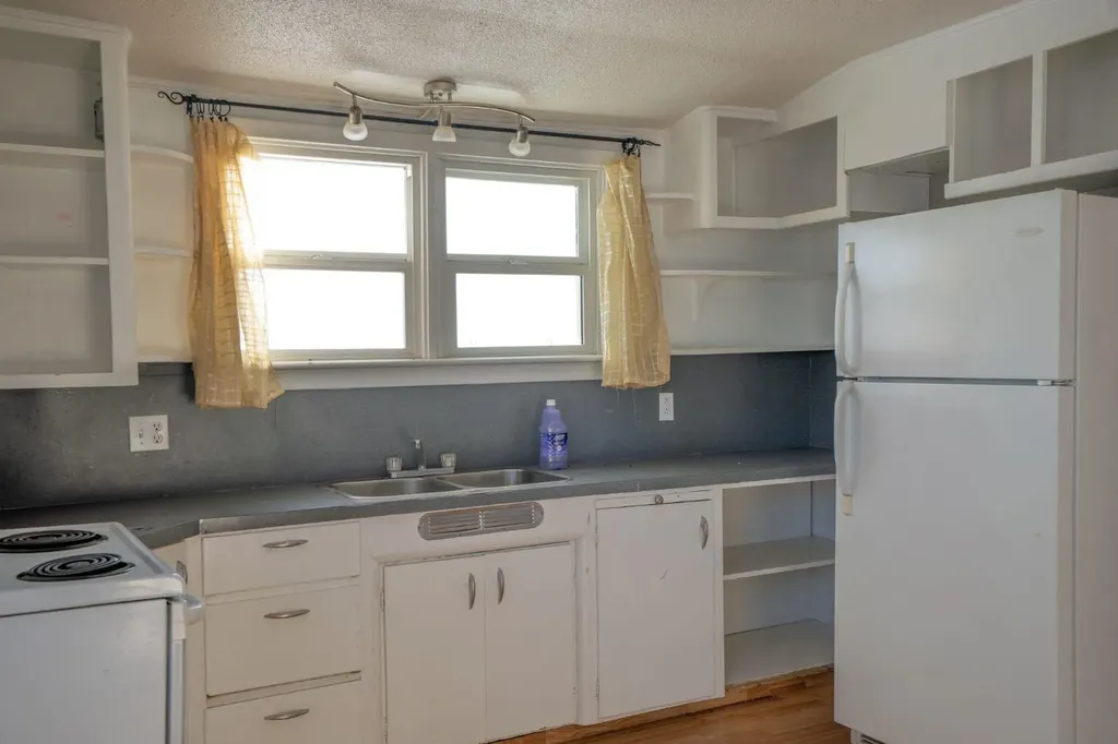 140 1st Street Edberg AB T0B 1B0