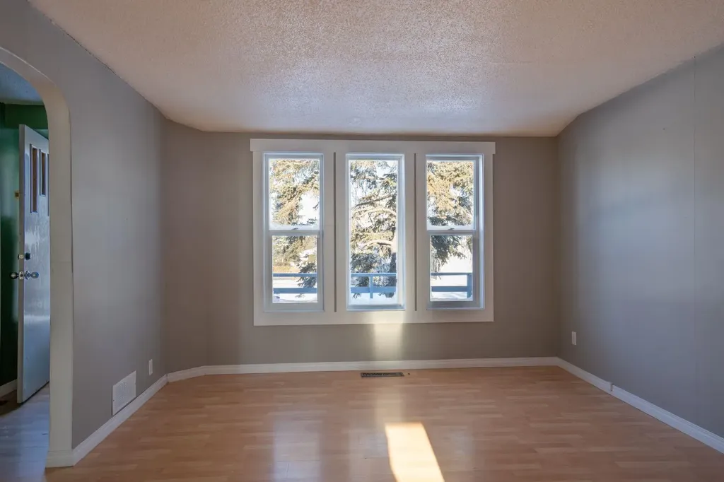140 1st Street Edberg AB T0B 1B0