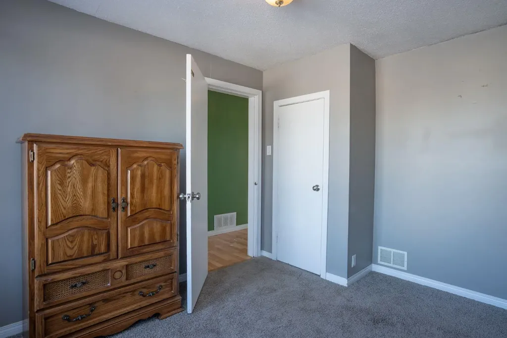 140 1st Street Edberg AB T0B 1B0