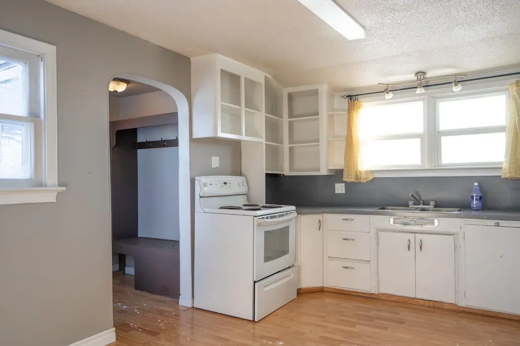 140 1st Street Edberg AB T0B 1B0