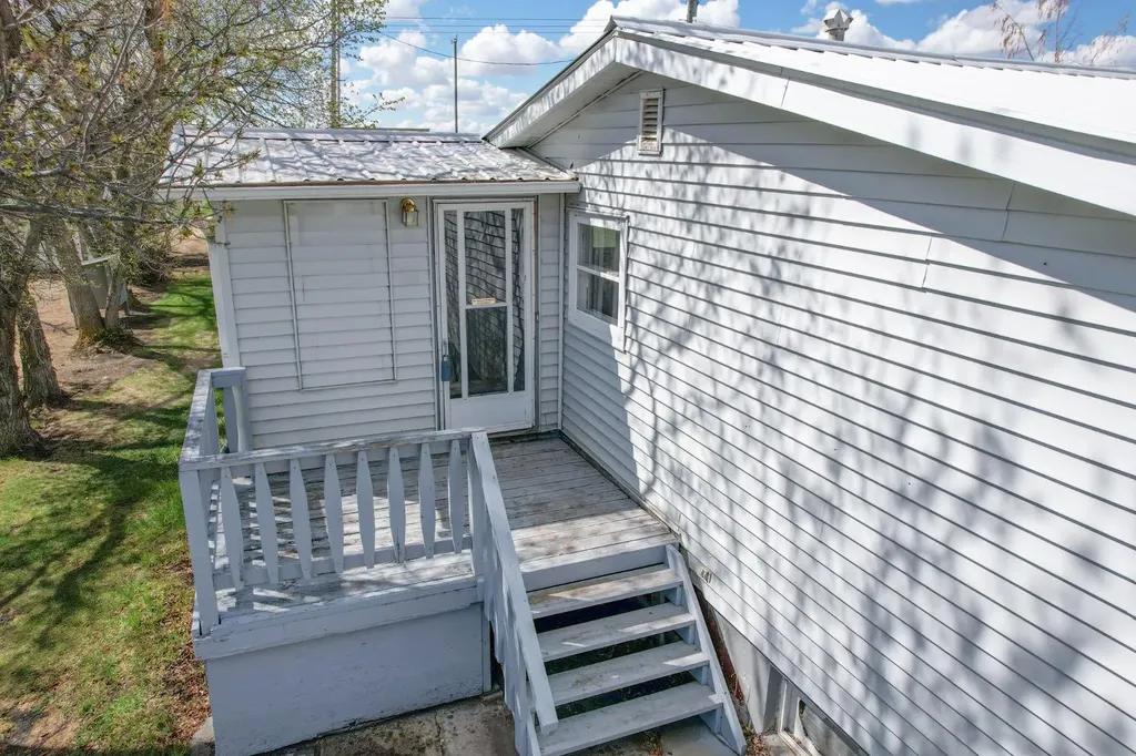 140 1st Street Edberg AB T0B 1B0