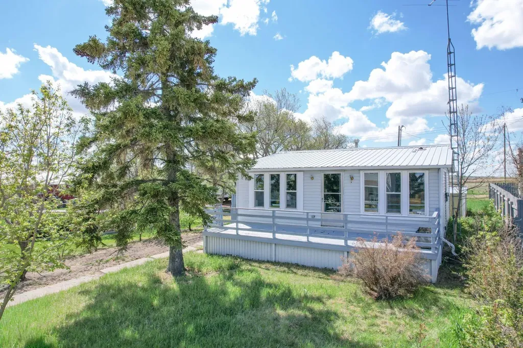 140 1st Street Edberg AB T0B 1B0