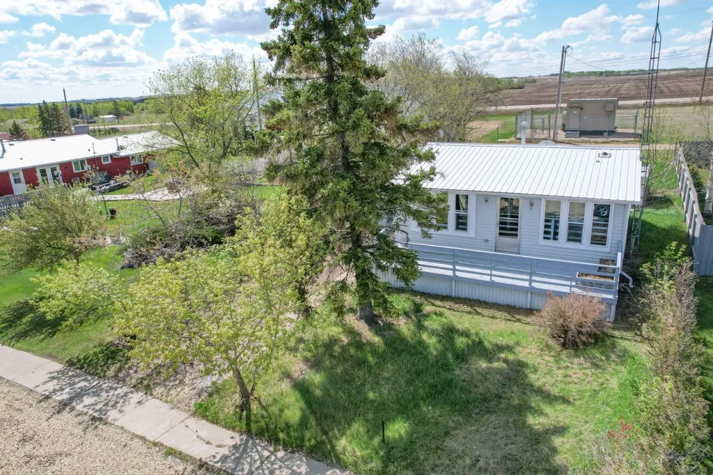 140 1st Street Edberg AB T0B 1B0
