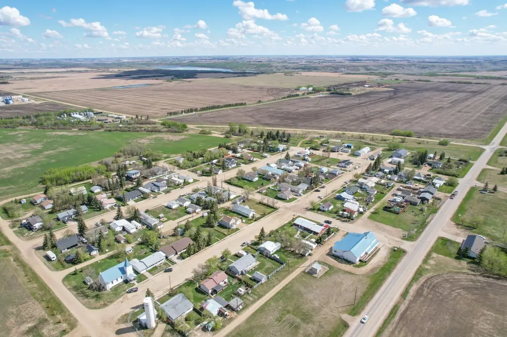 140 1st Street Edberg AB T0B 1B0
