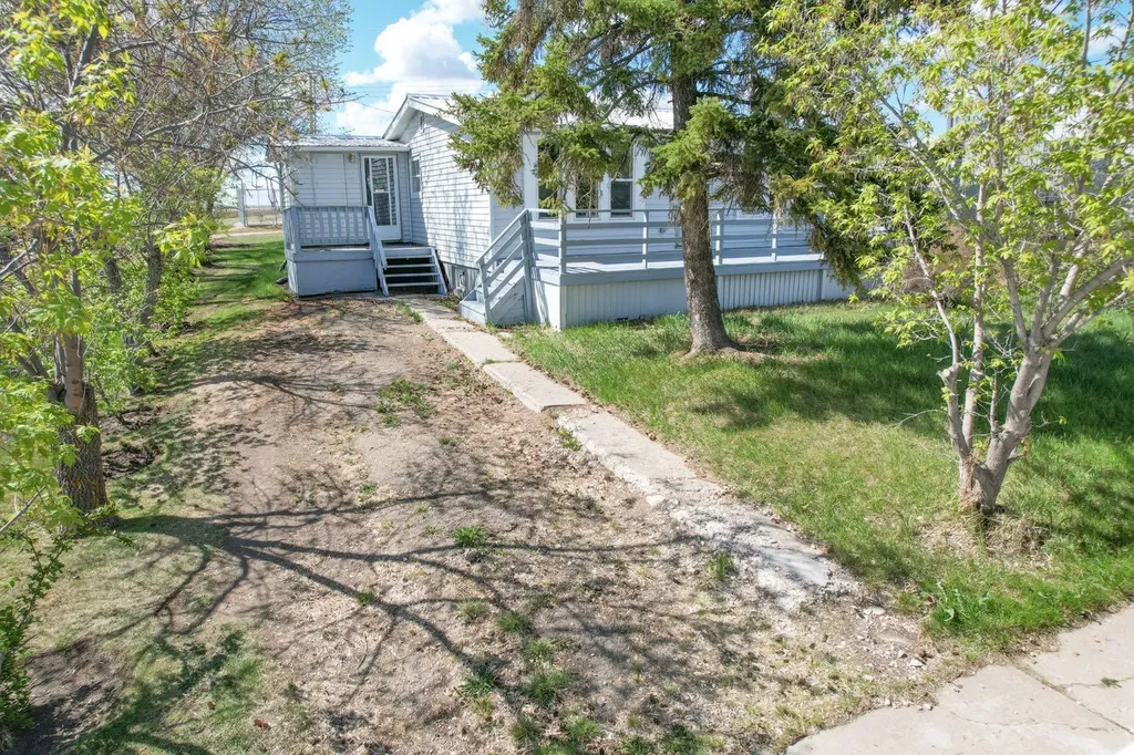 140 1st Street Edberg AB T0B 1B0