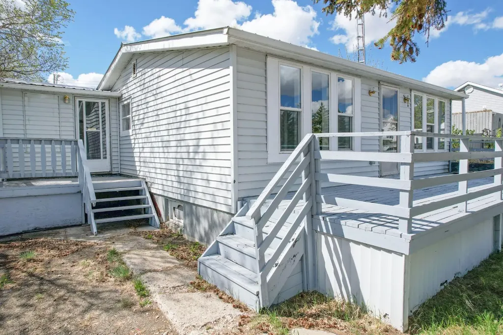 140 1st Street Edberg AB T0B 1B0