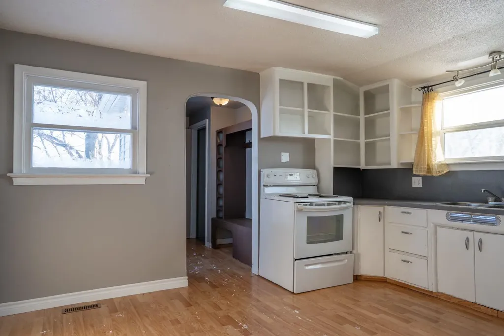 140 1st Street Edberg AB T0B 1B0