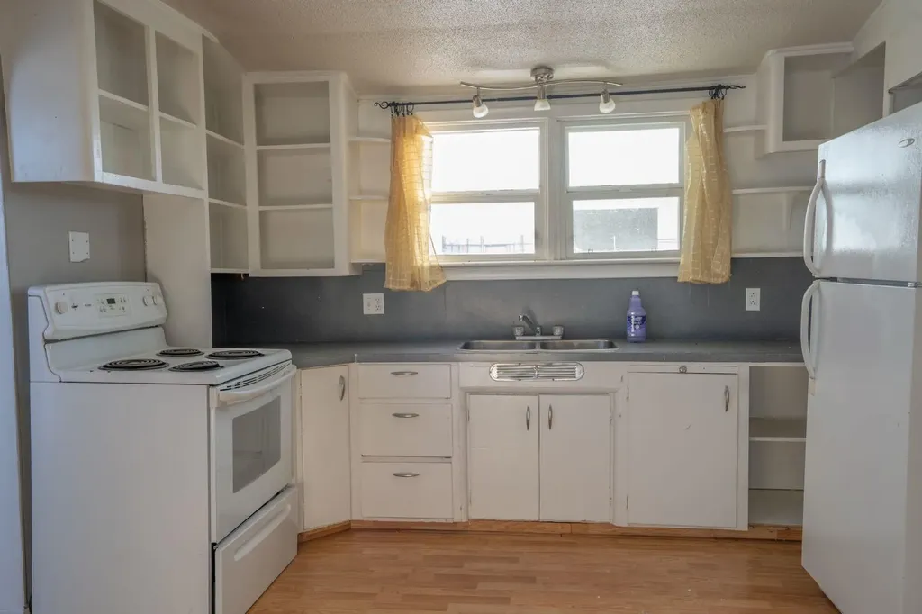 140 1st Street Edberg AB T0B 1B0