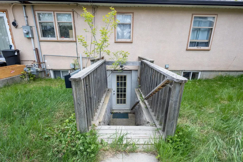 2110 26 Avenue SW Calgary AB T2T1E6