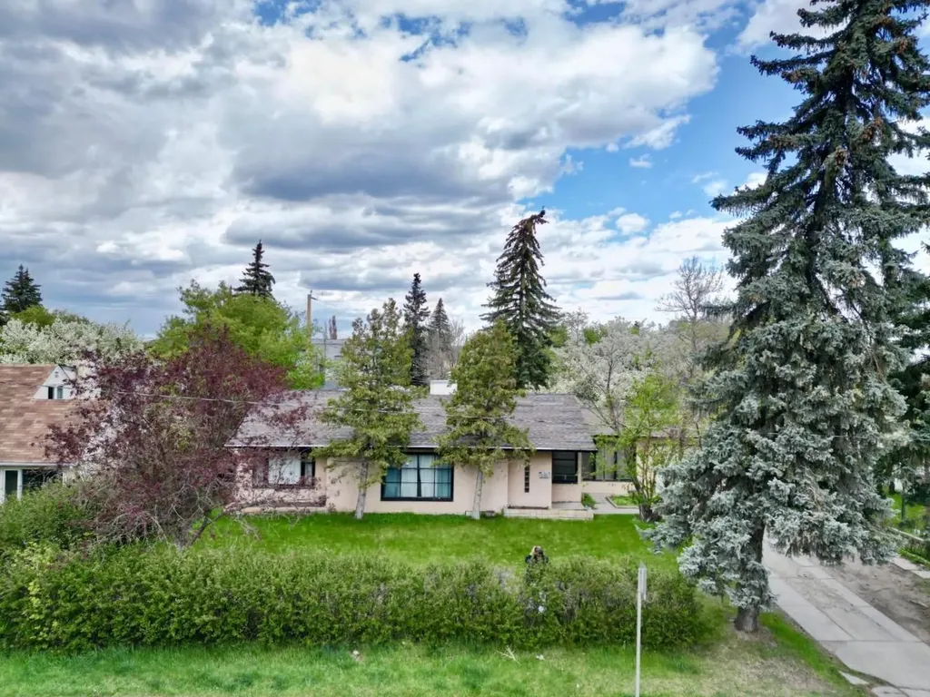2110 26 Avenue SW Calgary AB T2T1E6