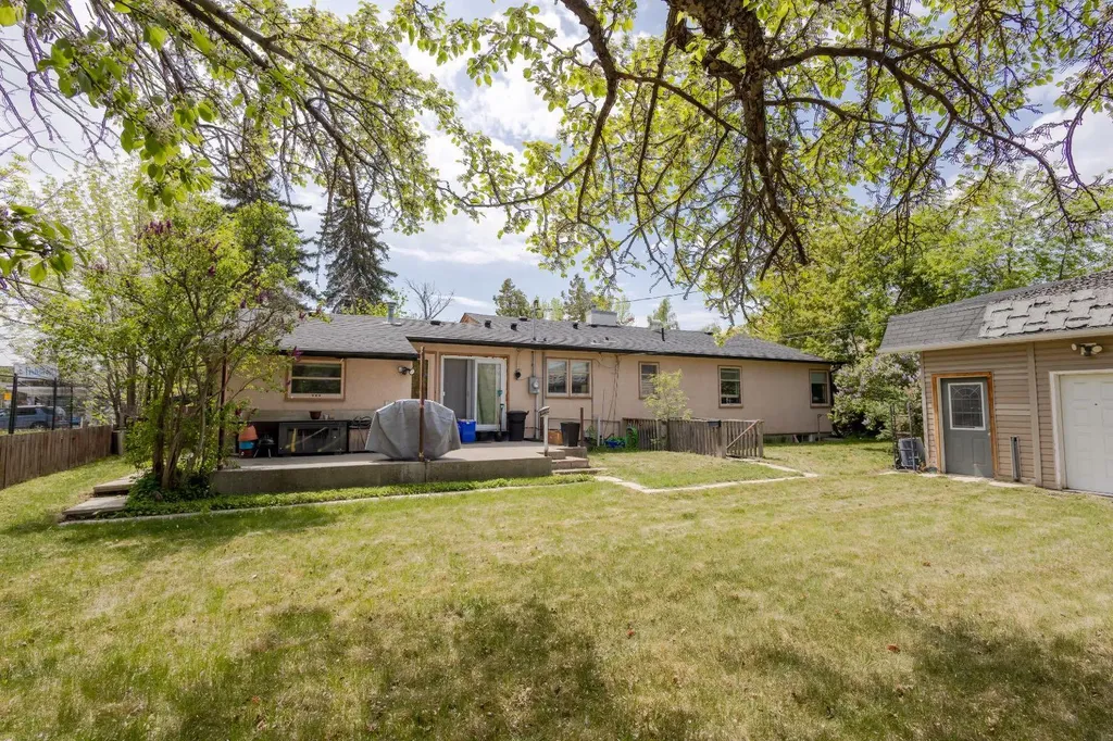 2110 26 Avenue SW Calgary AB T2T1E6