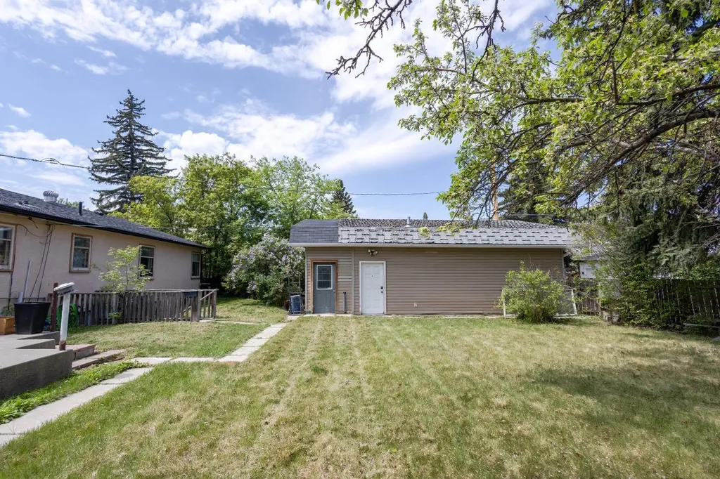 2110 26 Avenue SW Calgary AB T2T1E6