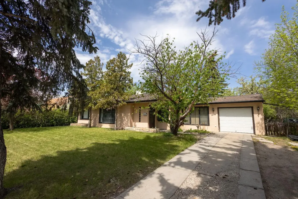 2110 26 Avenue SW Calgary AB T2T1E6