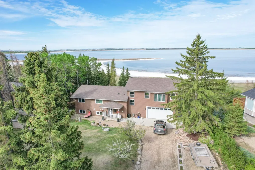 642 Cedar Way Rural Camrose County AB T0B 1M0