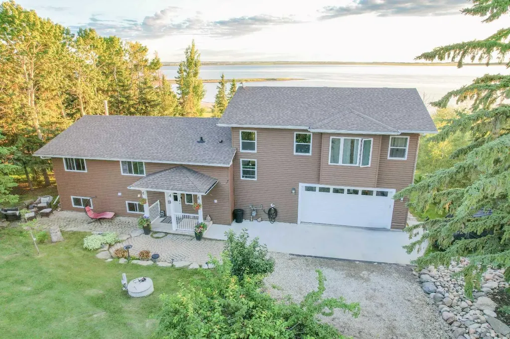 642 Cedar Way Rural Camrose County AB T0B 1M0