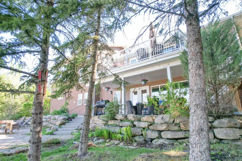 642 Cedar Way Rural Camrose County AB T0B 1M0