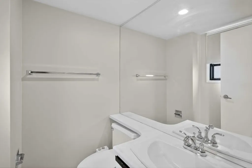 1140 15 Avenue SW Calgary AB T2R 1K0