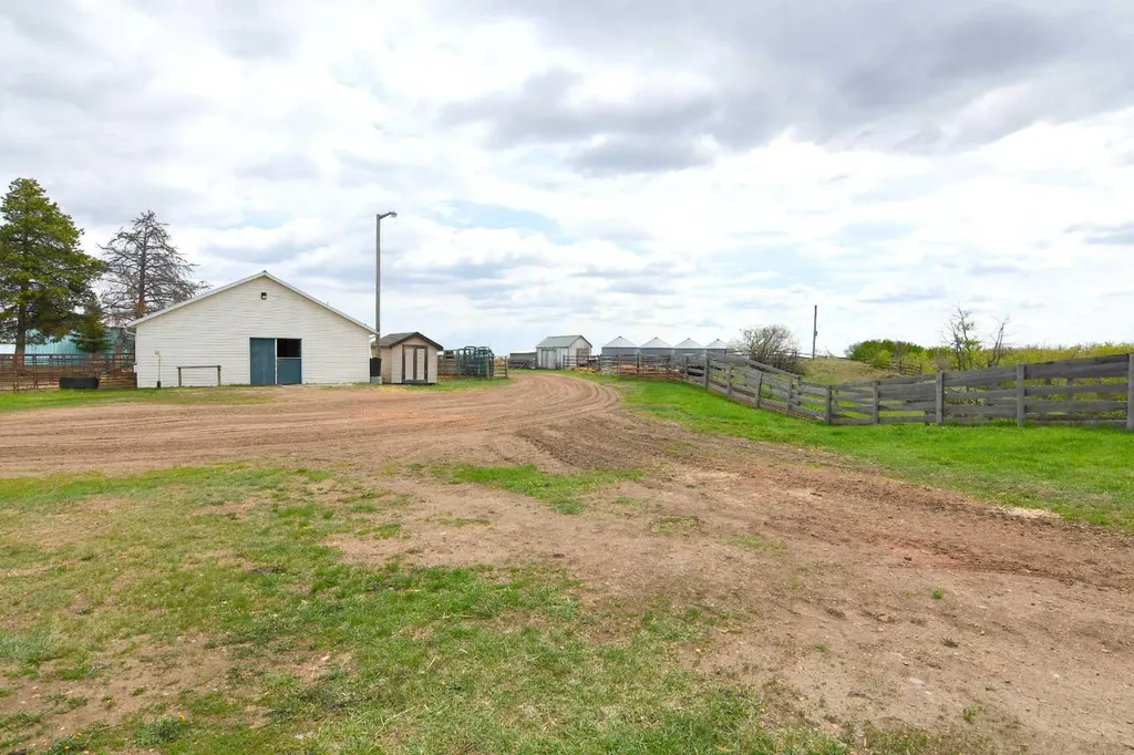 14123 Township Road 404 Rural Flagstaff County AB T0B 1N0