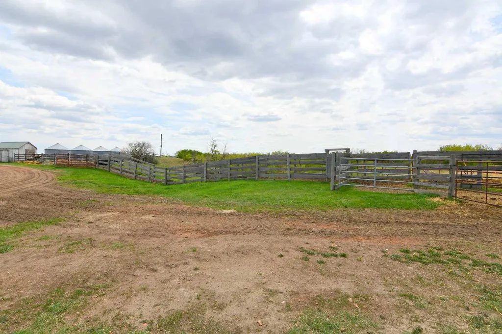 14123 Township Road 404 Rural Flagstaff County AB T0B 1N0