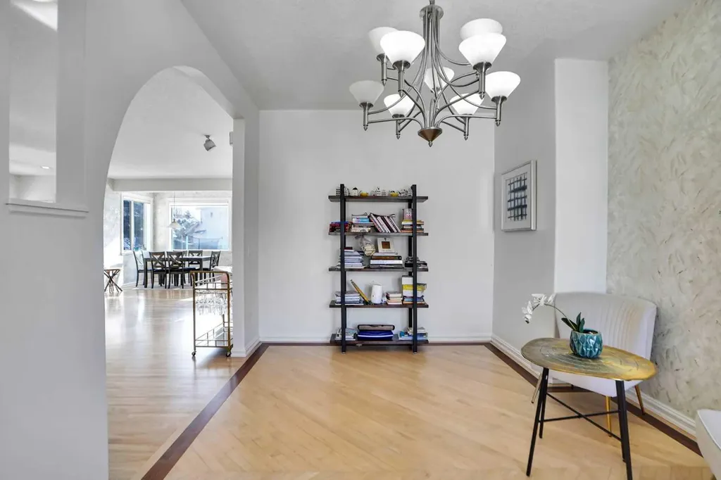 6 Strathridge Way SW Calgary AB T3H 3S3
