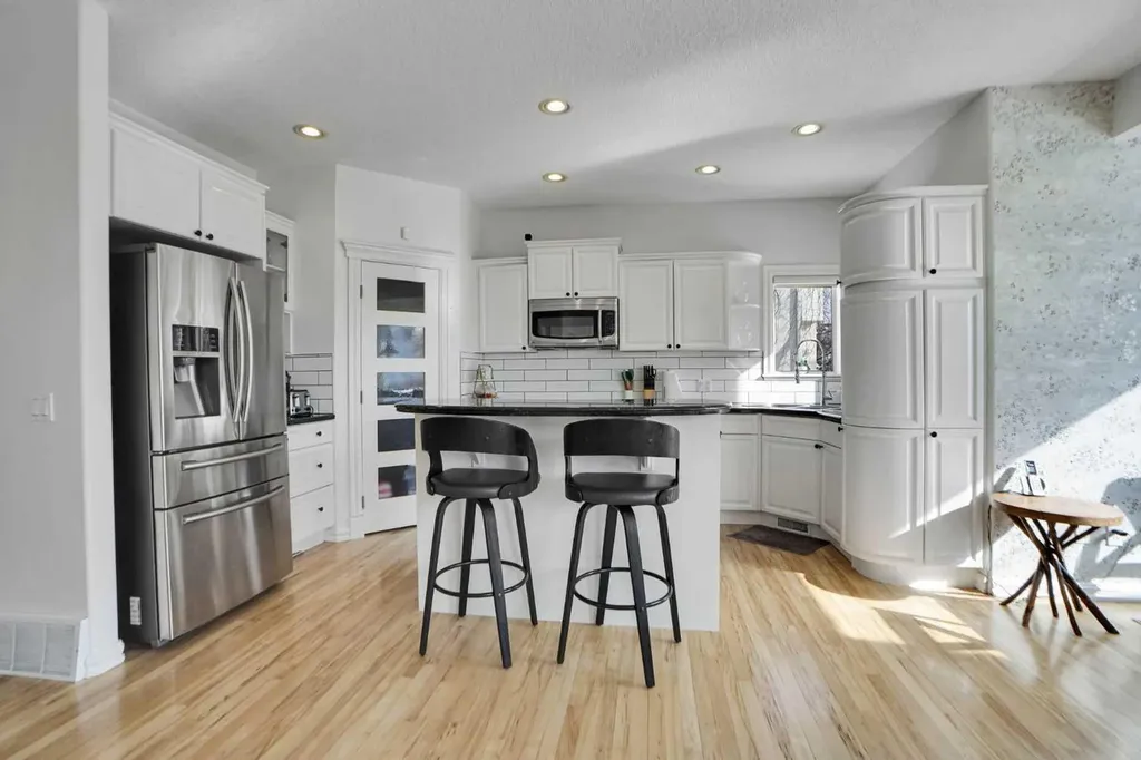 6 Strathridge Way SW Calgary AB T3H 3S3