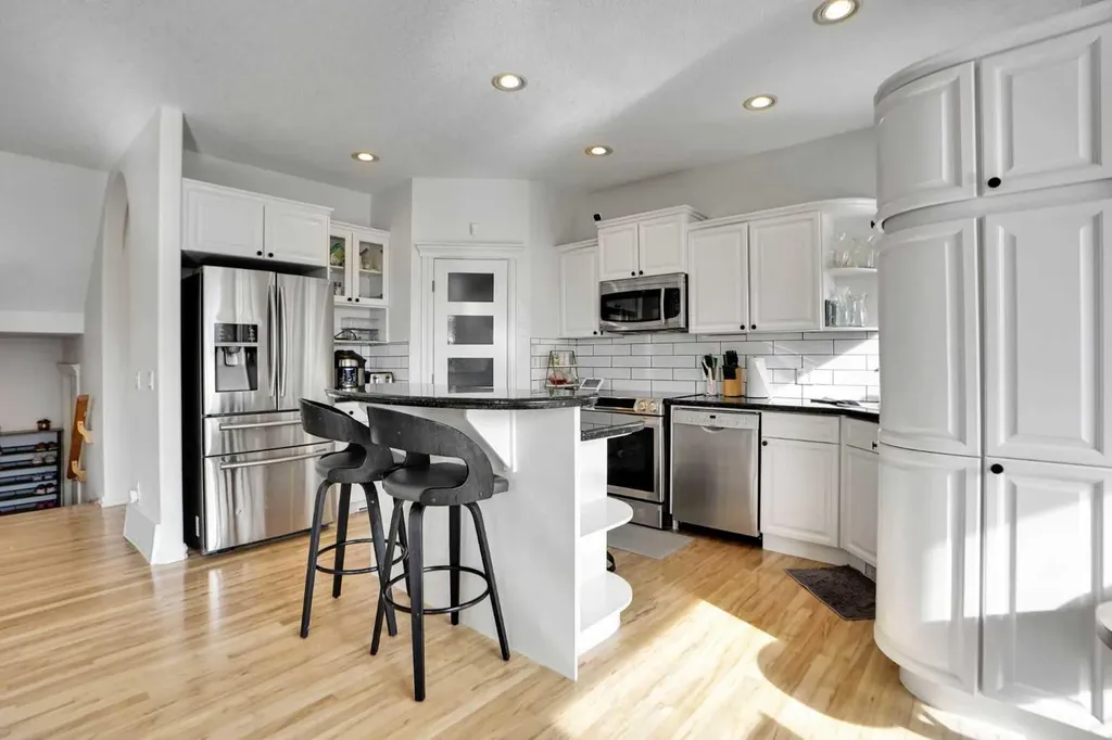 6 Strathridge Way SW Calgary AB T3H 3S3