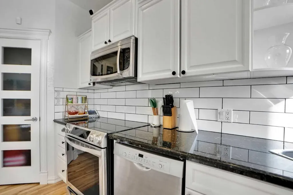 6 Strathridge Way SW Calgary AB T3H 3S3