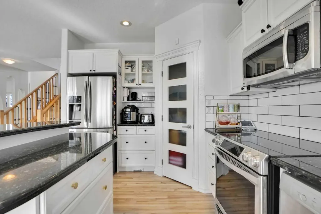 6 Strathridge Way SW Calgary AB T3H 3S3