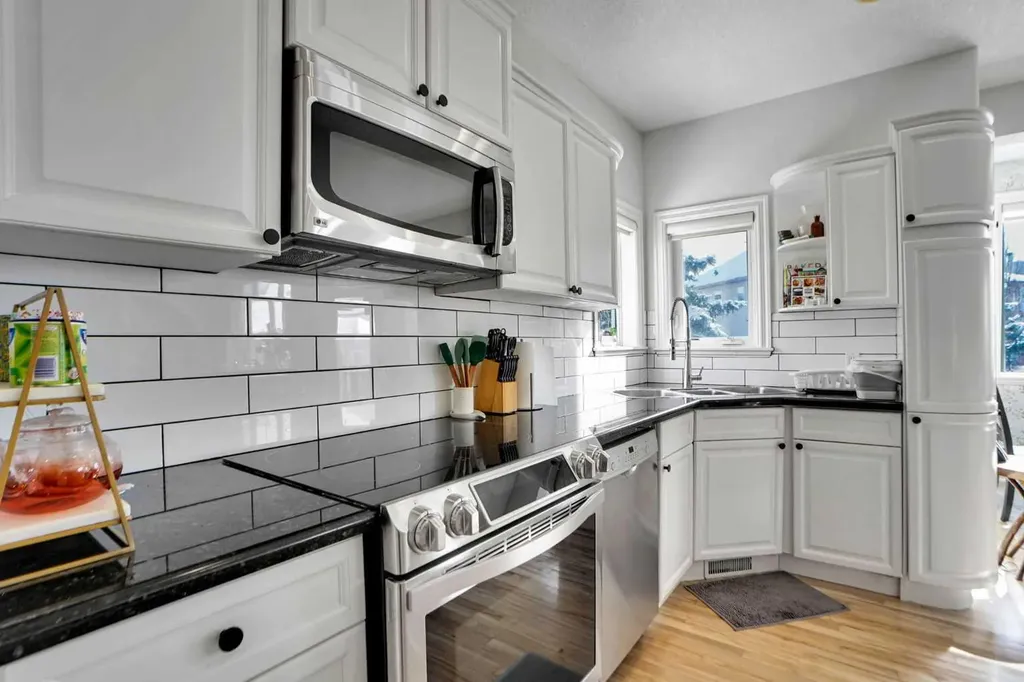 6 Strathridge Way SW Calgary AB T3H 3S3