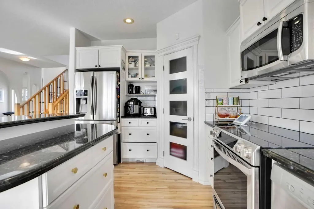 6 Strathridge Way SW Calgary AB T3H 3S3