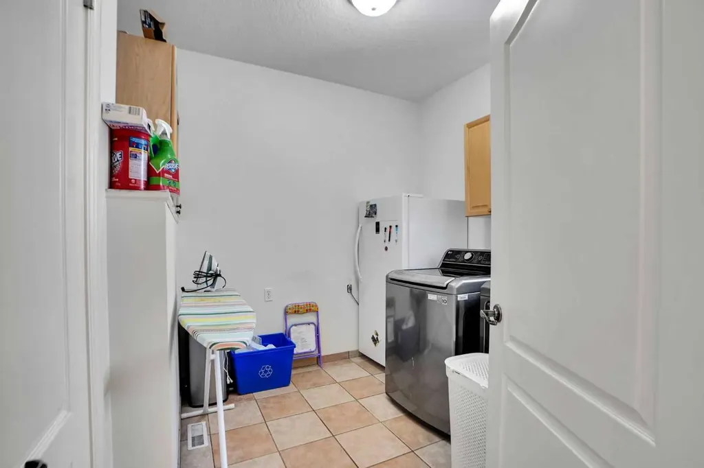 6 Strathridge Way SW Calgary AB T3H 3S3
