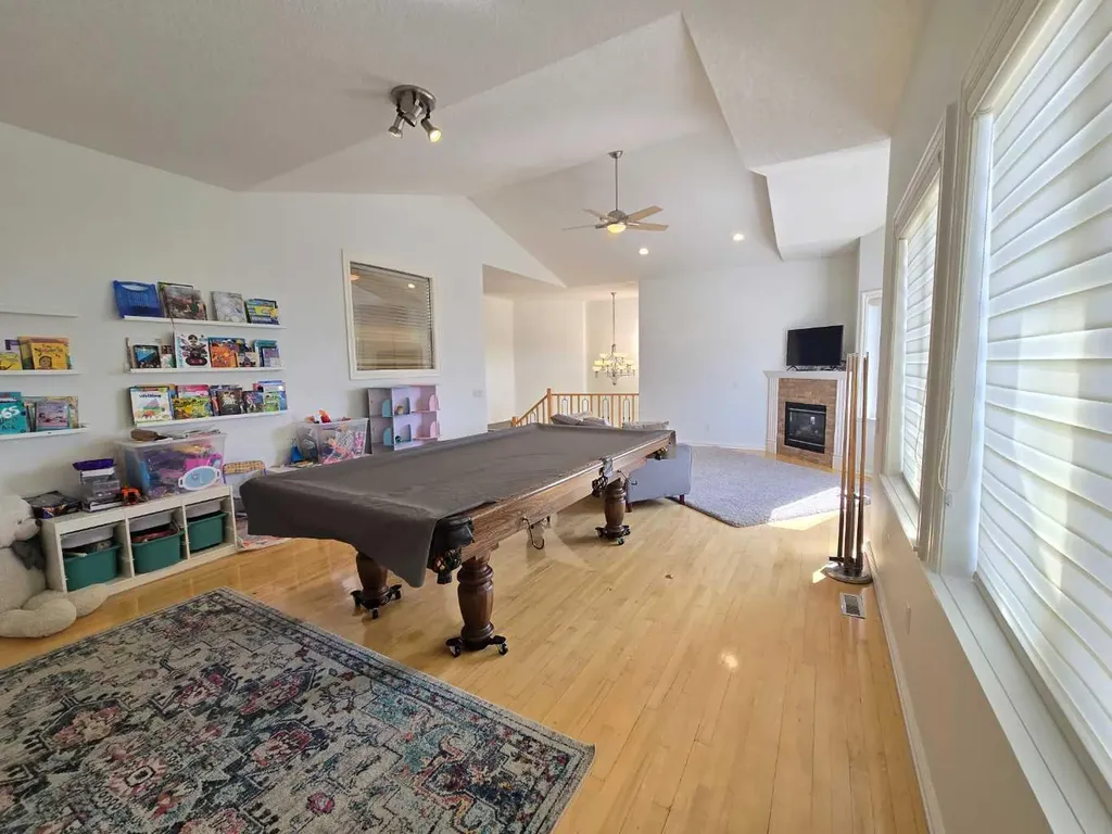 6 Strathridge Way SW Calgary AB T3H 3S3