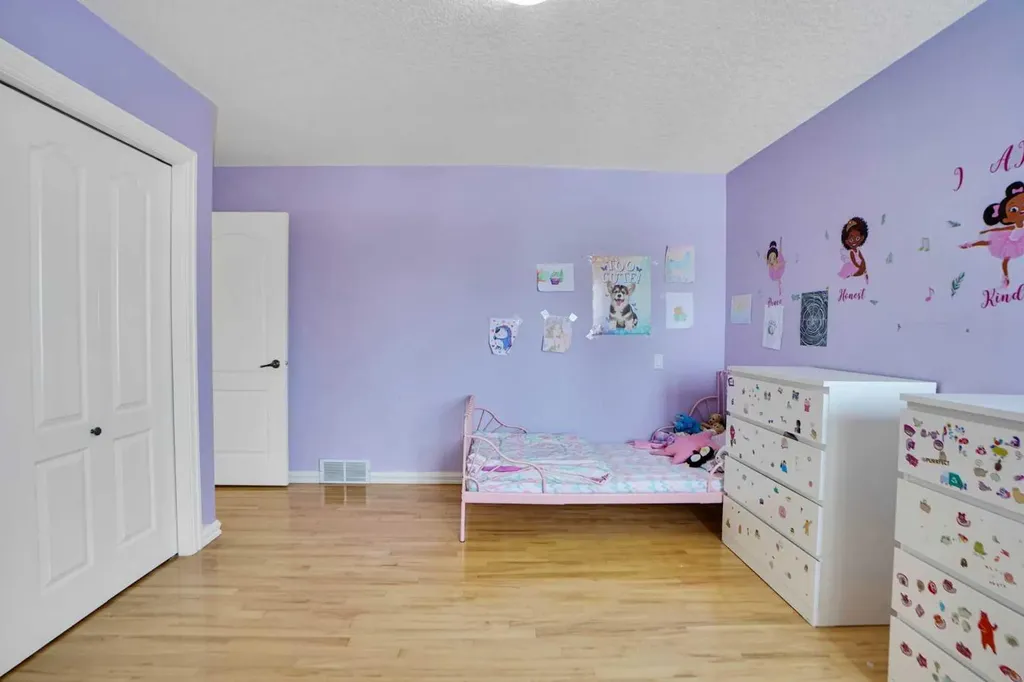 6 Strathridge Way SW Calgary AB T3H 3S3