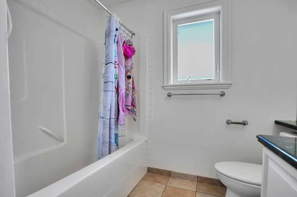 6 Strathridge Way SW Calgary AB T3H 3S3