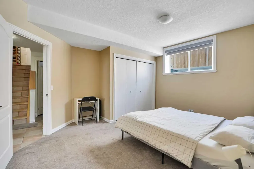 6 Strathridge Way SW Calgary AB T3H 3S3