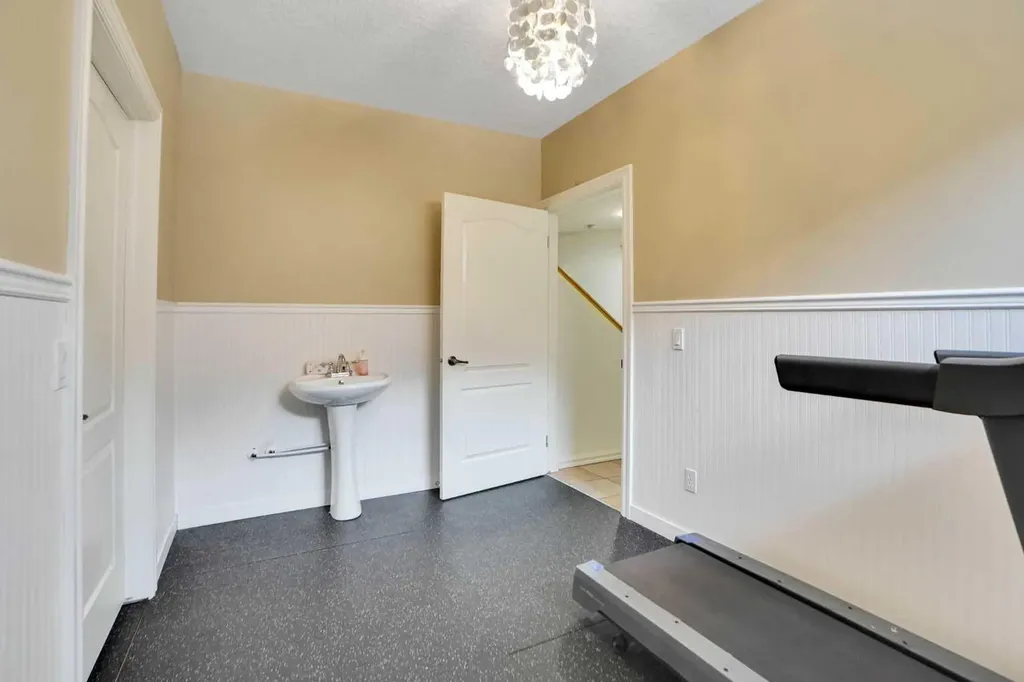 6 Strathridge Way SW Calgary AB T3H 3S3