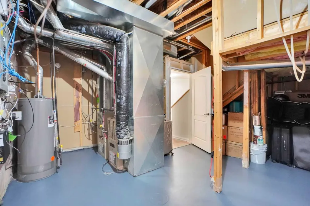 6 Strathridge Way SW Calgary AB T3H 3S3