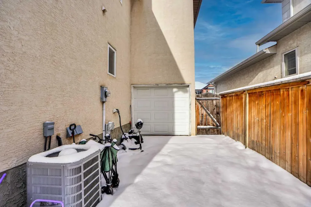 6 Strathridge Way SW Calgary AB T3H 3S3