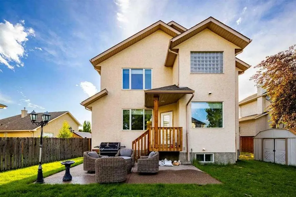 6 Strathridge Way SW Calgary AB T3H 3S3