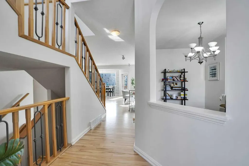 6 Strathridge Way SW Calgary AB T3H 3S3