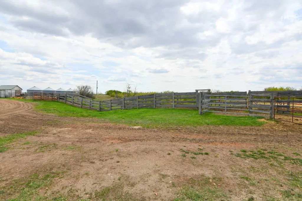 14123 Township Road 404 Rural Flagstaff County AB T0B 1N0