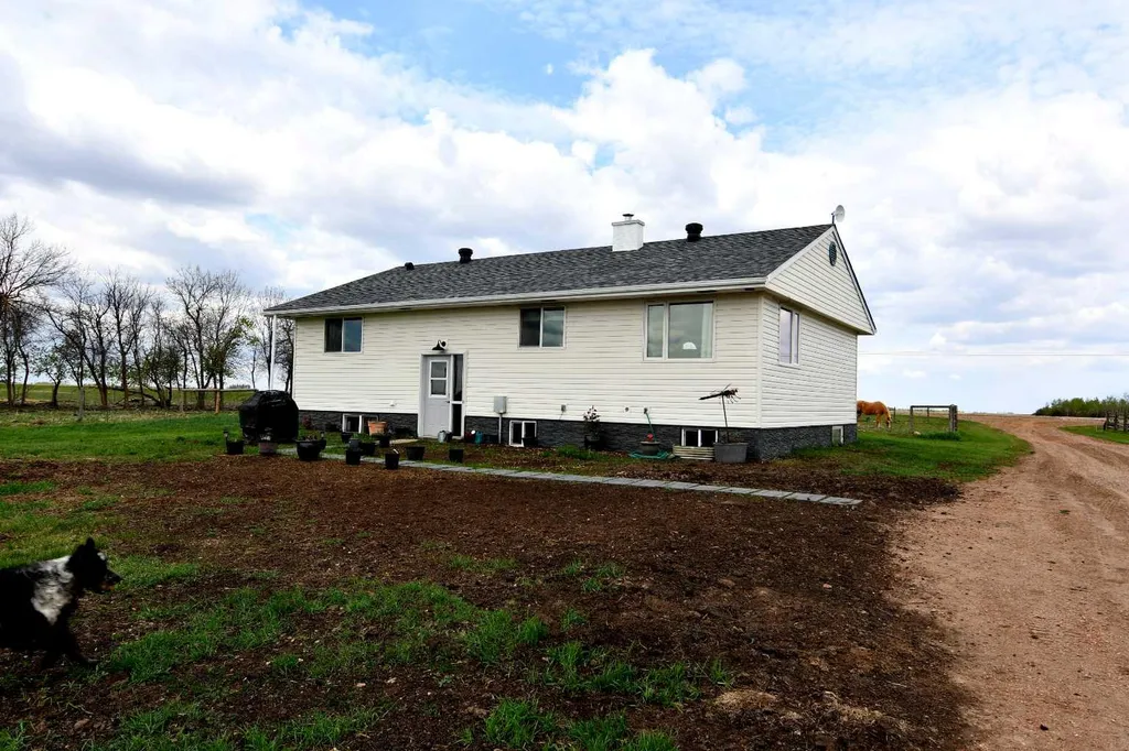 14123 Township Road 404 Rural Flagstaff County AB T0B 1N0