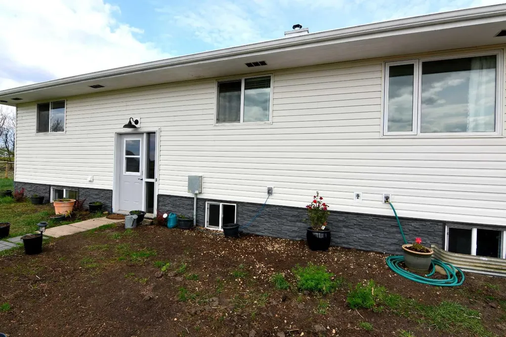 14123 Township Road 404 Rural Flagstaff County AB T0B 1N0